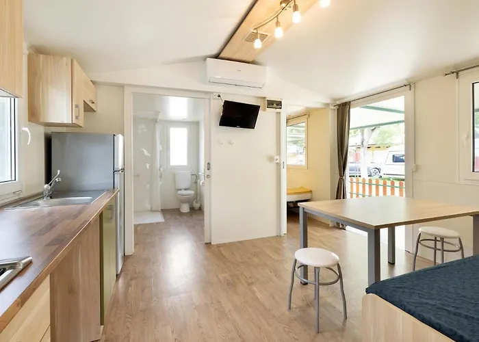 Classe Village مكان تخييم